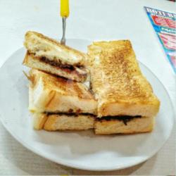 Roti Bakar Strawberry Coklat