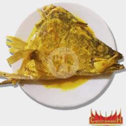 Nasi Rames Gulai Kepala Ikan Kakap Kuah Kuning