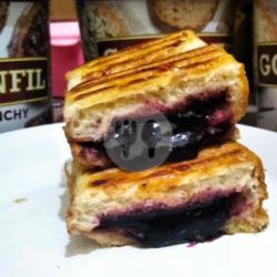 Roti Bakar Khas Bandung Spesial Blueberry