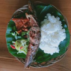 Nasi Rames Ikan Lele/mangut Leke