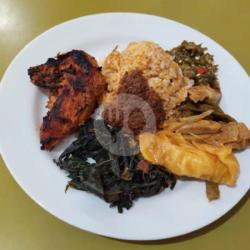 Ayam Bakar   Nasi   Sayur Nangka   Daun Singkong   Sambal