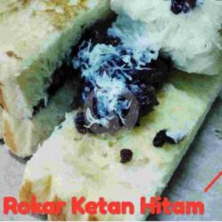 Roti Bakar Ketan Hitam Susu