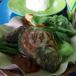 Nasi Lalapan Ikan (nila/peda/patin/lele)