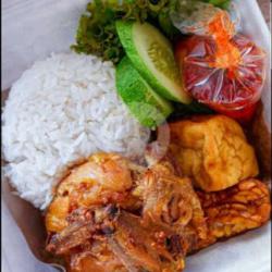 Ayam Penyet   Tempe   Nasi   Lalapan   Sambel