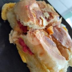 Roti Panggang Telur Kornet