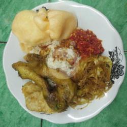 Nasi Uduk Kepala Ayam Goreng