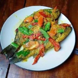 Ikan Mas Bumbu Kuning