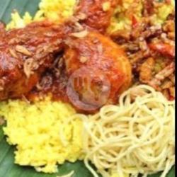 Nasi Kuning Ayam Rendang Telor 1/2 Pke Krtas Bngkus Smbel Sllu Pisah