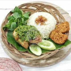 Nasi Ayam Kosek Cabe Ijo