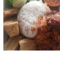 Nasi Ayam Serundeng   Tahu Goreng   Lalapan   Air Gls.