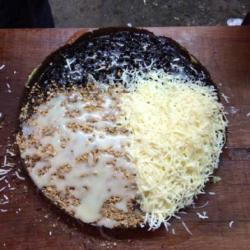 Martabak Hitam Meses Keju Kacang