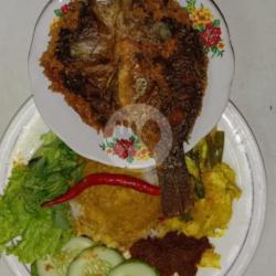 Nasi  Ikan Mujaher Goreng