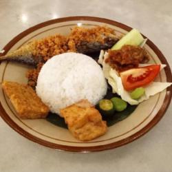 Nasi Ikan Goreng  Sayur