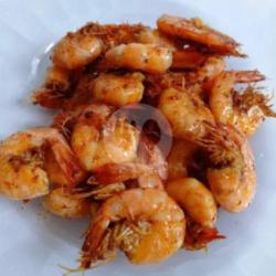 Udang Besar Goreng   Nasi Sambal Lalapan. Kulit Udang Buang