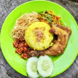 Nasi Kuning Ayam Halal
