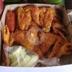 1 Ekor Ayam Utuh Kampung Goreng Kremes Besar Sambal Terasi