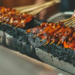 Sate Daging Campur Telur Uritan