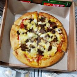 Pizza Rendang Sapi Medium