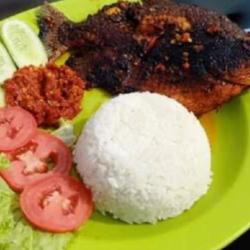 Bawal Bakar Madu Pakai Nasi