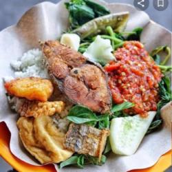 Nasi Tempong   Ikan Nila