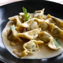 Agnolotti Ai Funghi Con Salsa Al Grano Padano