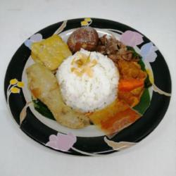 Nasi Gudeg Kumplit Enak