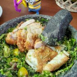 Nasi Uduk Ayam Geprek Cabe Ijo