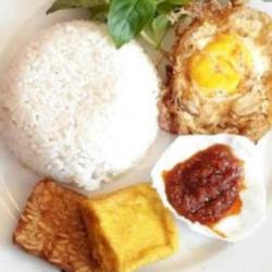 Nasi Penyetan Telur Ceplok Sambel Korek