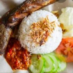 Nasi Uduk Lele Goreng