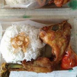 Nasi Uduk   Ayam Goreng