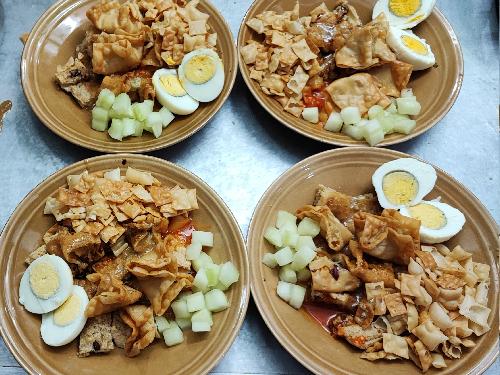 KEDAI QIA, Dolopo