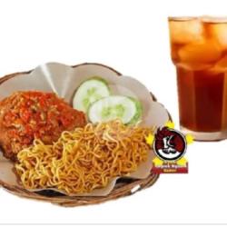 Paket Ayam Indomie Goreng   Teh Manis Dingin