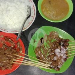 Sate Kambing Gule Kambing Lontong