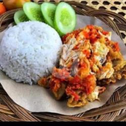 Ayam Geprek Dahsyat Yanuar Sambel Bawang Mentah