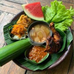 Nasi Timbel Ayam Goreng / Bakar / Betutu