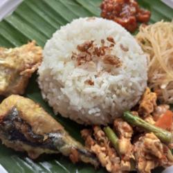 Nasi Pejabat Tuna Suwir Pedas