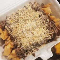 Banana Roll Crispy Coklat Kacang