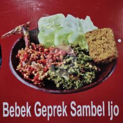 Bebek Geprek Cabe Ijo  Sambal  Lalapan