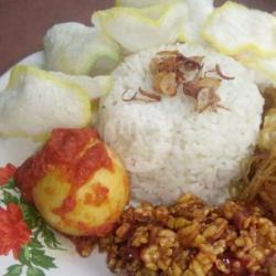 Nasi Telor Bulat Oseng Usus Orek Tempe Sambal