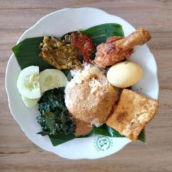 Paket Murah Nasi Ayam Goreng   Telur Bulat   Tahu Goreng