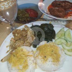 Nasi Rendang Nilai 75bintang. Sayur Sambal Kuah Spicy Coconut Beef Meat Simmered In Spices