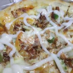 Pizza Ayam Medium Pinggiran Keju