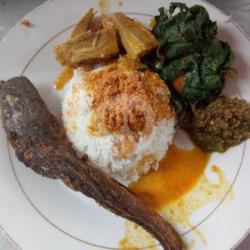 Nasi Ikan Lele