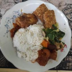 Paket Kenyang Nasi Ayam Lauk Sayur Tempe 2