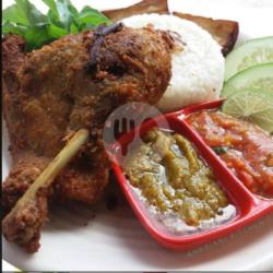 Nasi Penyetan Bebek Goreng Sambal Pedas Sedang