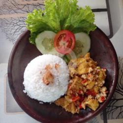 Nasi Tahu Penyet   Lalapan