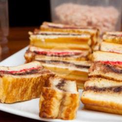 Roti Bakar Blueberry Strawberry