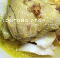 Lontong Opor Paha Atas