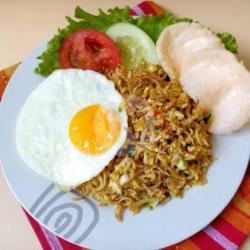 Nasi Goreng Ruwet Telur   Krupuk