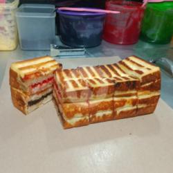 Roti Bakar Nanas   Strawberry   Coklat